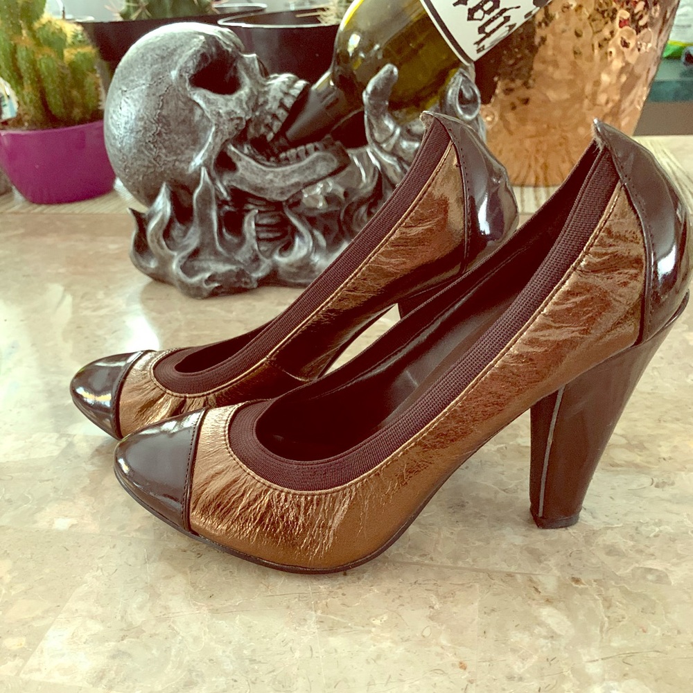 Brown/ metallic brown heels